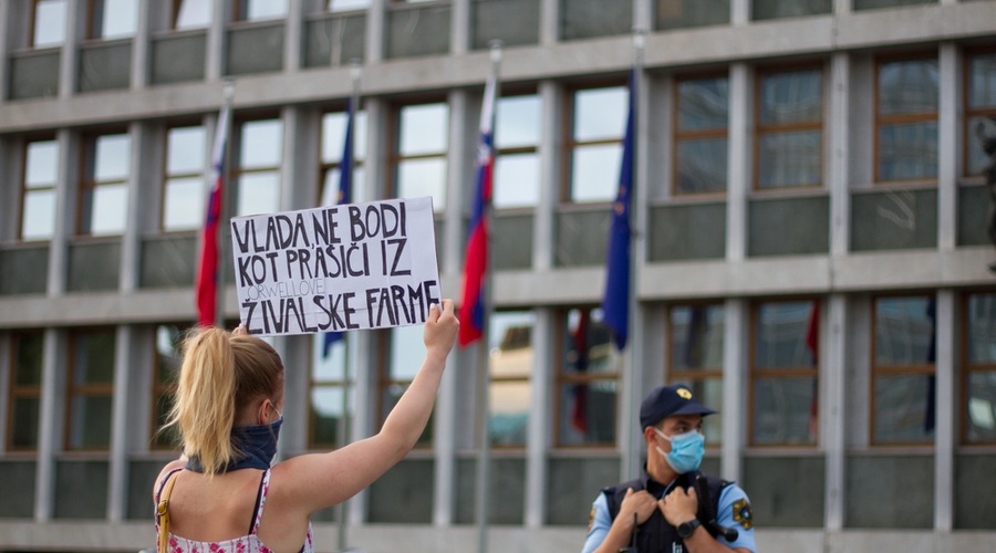 Protest na protest; 20 njih, haska pa od nikoder. Zakaj? (foto: Shutterstock)