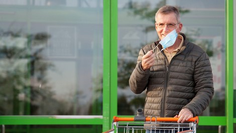 Posledice zaprtja trgovin ob nedeljah bodo za gospodarstvo in zaposlene hude