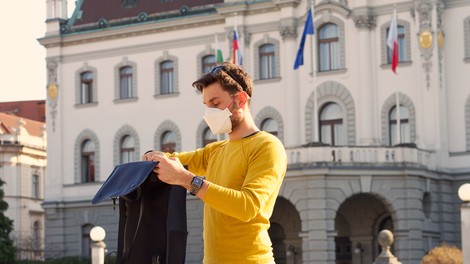 V sredo rekordnih 387 potrjenih okužb, umrl en bolnik