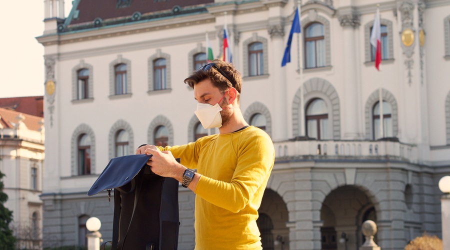 V sredo rekordnih 387 potrjenih okužb, umrl en bolnik (foto: Shutterstock)