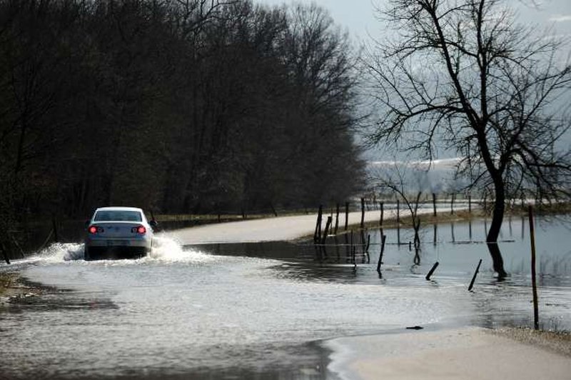 Reke bodo naraščale, poplavljalo bo tudi morje (foto: Tamino Petelinšek/STA)