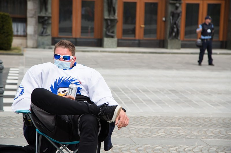 Petkovi protesti se s koles selijo na balkone (foto: profimedia)