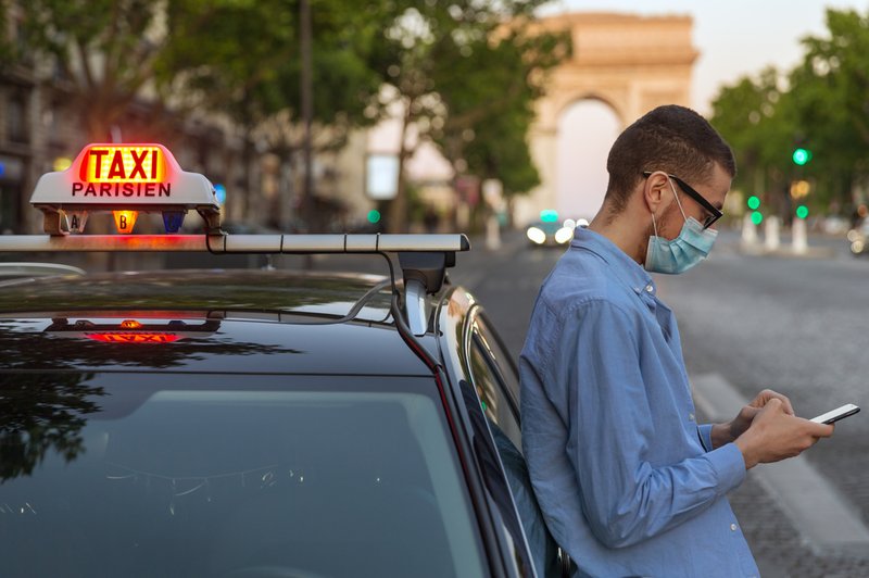 Po vsej Franciji znova karantena, stroge omejitve gibanja ljudi vse do 1. decembra (foto: Shutterstock)