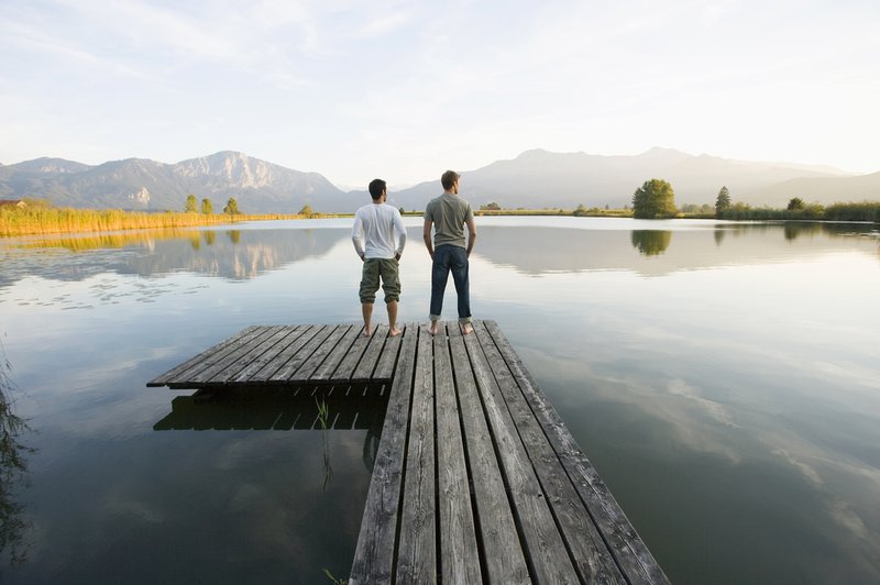 Pretresljiva zgodba zlatega maturanta in mlajšega brata, ki živita sama v trenutno zaprtem gostinskem objektu (foto: Shutterstock)