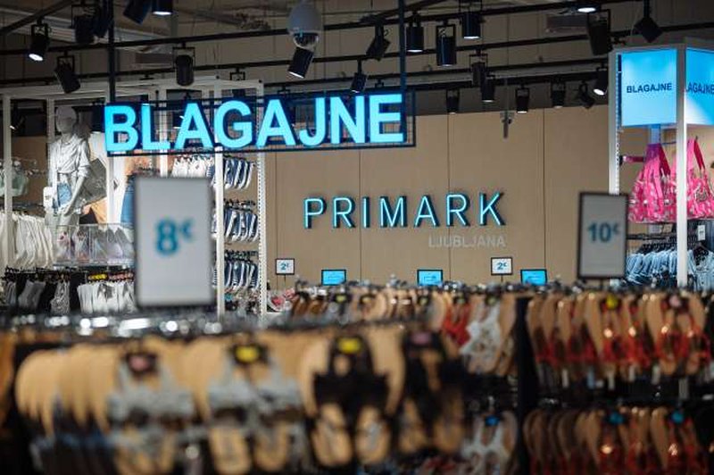 Verigo trgovin z oblačili Primark pandemija hudo prizadela (foto: Jure Makovec/STA)