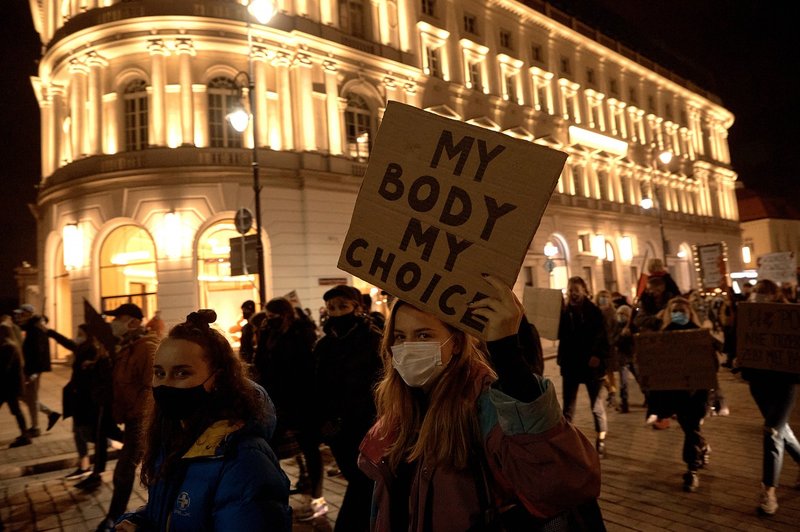 Protesti na Poljskem: Fotografija, ki navdušuje družabna omrežja, ima MOČNO zgodbo! (foto: profimedia)