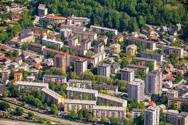 Zaradi prenove železnice polletna zapora glavne ceste skozi Jesenice (foto: Shutterstock)