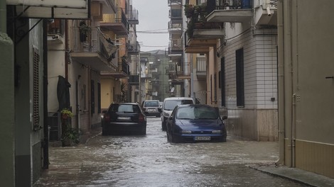 Močno deževje povzročilo hude poplave na jugu Italije