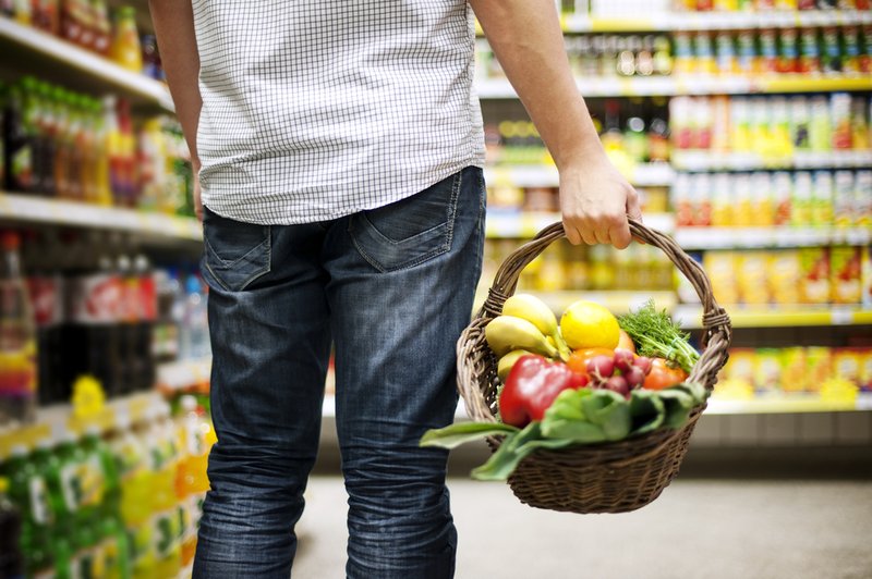 Zdrava prehrana pomembna za imunski sistem, najbolje lokalna in sveža; NIJZ: Sedaj ni čas za diete (foto: Shutterstock)