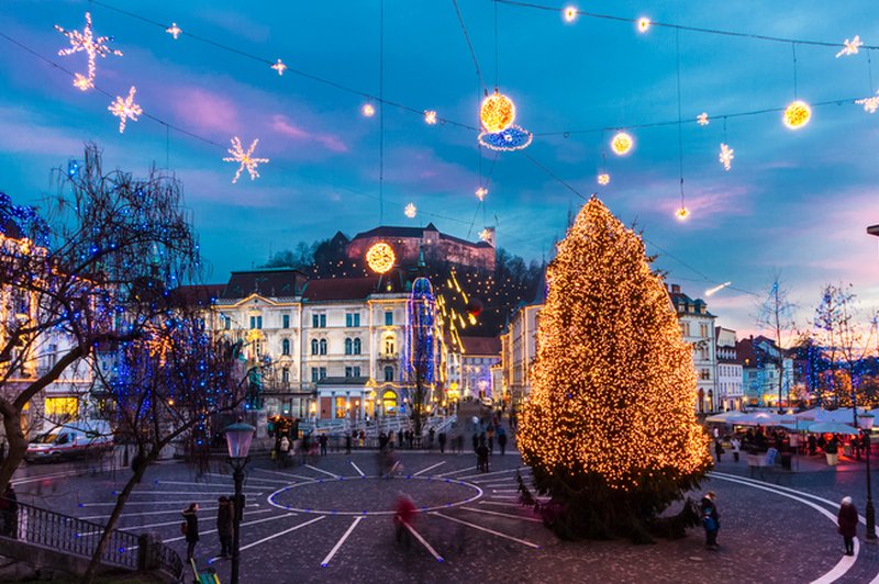 V Ljubljani v petek prižgejo praznične lučke, a brez obiskovalcev, decembra ne bo koncertov, pod vprašajem vse prireditve (foto: Shutterstock)