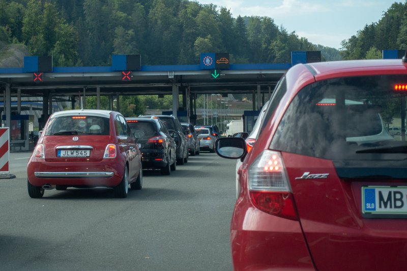 Na Hrvaško od torka samo tisti z negativnimi testi, uvajajo denarne kazni za kršitelje ukrepov (foto: Shutterstock)