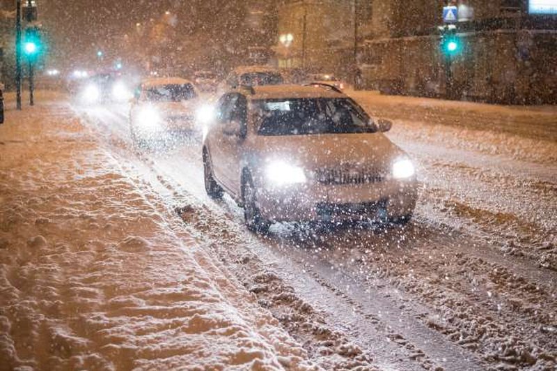 Sredina snežna pošiljka bo obilna, policisti pozivajo k previdnosti (foto: Bor Slana/STA)