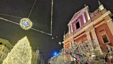 Lepa je bela Ljubljana - sprehod po prazničnem in zasneženem mestu