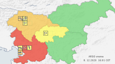 Ponoči okrepitev padavin, na Primorskem rdeči alarm zaradi poplavljanja rek in močnejših hudournikov