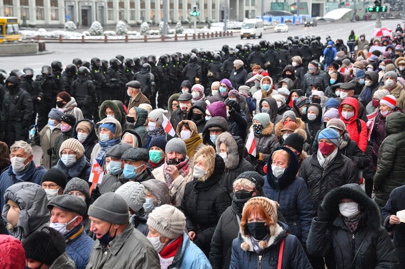 Belorusi ne popuščajo in so se 18. nedeljo zapored odpravili na ulico (foto: profimedia)