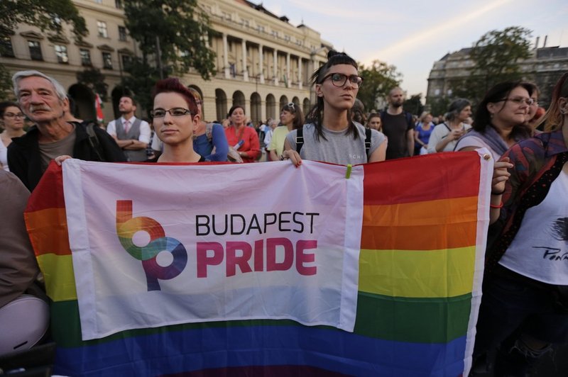 Na Madžarskem istospolnim osebam dodatno omejili pravice (foto: Profimedia)