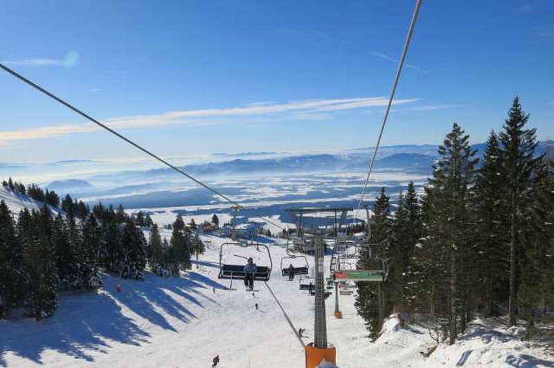 Upravljalcu smučišča Krvavec inšpektorji izdali globo in prepoved obratovanja (foto: Tinkara Zupan/STA)