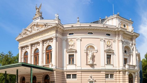 Vrata gledališč in kinodvoran zaprta najmanj do 5. januarja