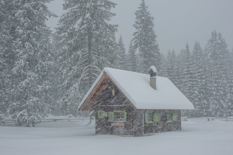 Arso izdal opozorilo, ponekod lahko zapade do 60 cm snega (foto: Shutterstock)