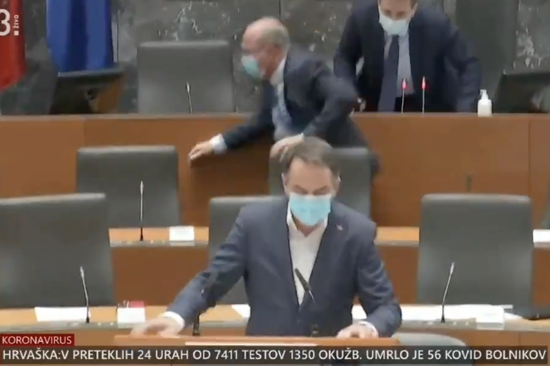 Poslanci prekinili sejo, ko je zaradi potresa začelo tresti tudi zgradbo parlamenta (video) (foto: Twitter/posnetek zaslona)