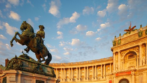 Bolj nalezljiv sev koronavirusa potrdili tudi v Avstriji