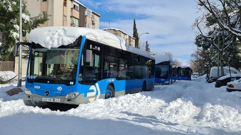 V Madridu nepretrgoma snežilo 36 ur, težave s snegom tudi na Balkanu