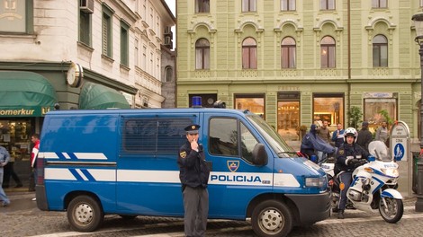 Slovenski policisti so začeli stavko na celotnem območju države