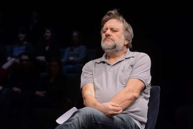 Slavoj Žižek: "Cepil se bom takoj, ko bo mogoče. Kot običajen človek. Ker nimam vez, da bi preskočil vrsto!" (foto: Nebojša Tejić/STA)