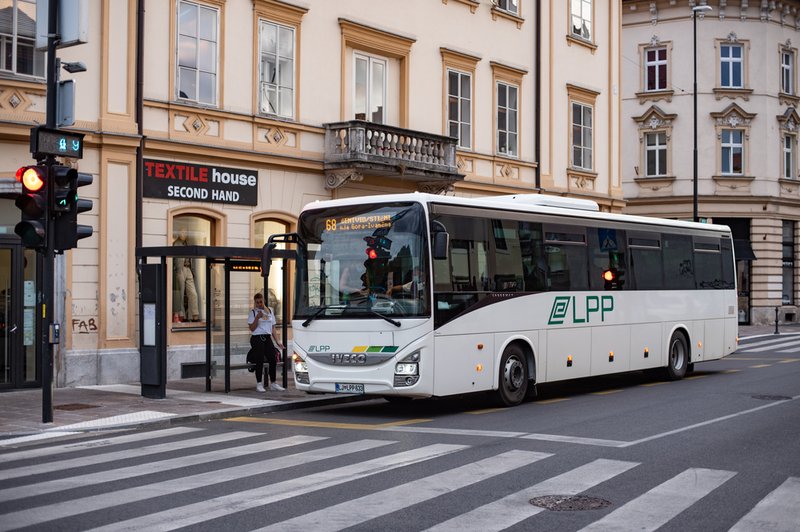 Medkrajevni avtobusi ponovno vozijo po običajnem voznem redu (foto: Shutterstock)