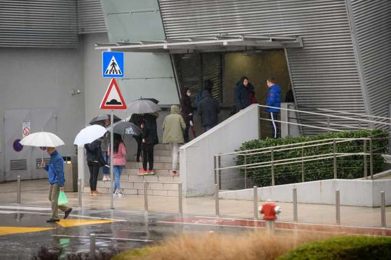 Vodja Europarka: "V centru delam že 18 let, pa nisem še nikoli pred osmo uro srečala toliko nasmejanih obrazov" (foto: Nebojša Tejić/STA)