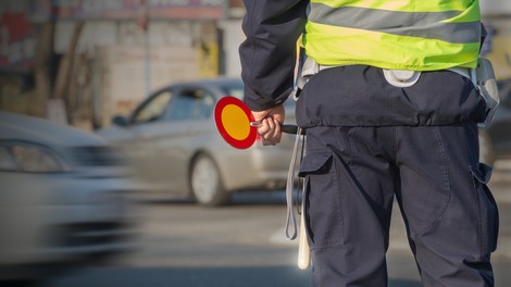 Danes odločitev o odpravi prepovedi prehajanja občinskih mej