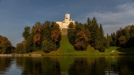 Grad Trakošćan bo zaradi čiščenja mulja začasno ob del jezera