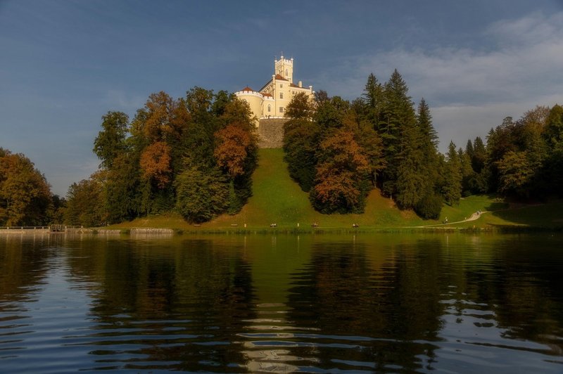 Grad Trakošćan bo zaradi čiščenja mulja začasno ob del jezera (foto: profimedia)