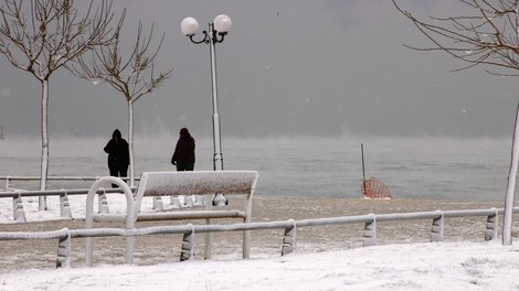 Grčijo zajelo obilno sneženje, kakršnega ne pomnijo že več let