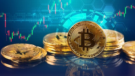 Bitcoin že čez 54.000 dolarjev, njegova tržna kapitalizacija dosegla 1000 milijard dolarjev