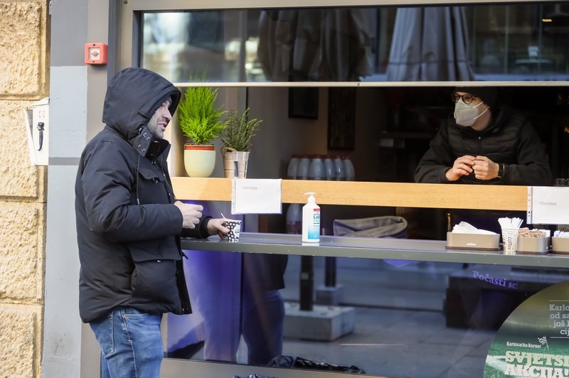 Na Hrvaškem ob začetku tedna za 30 odstotkov več okužb, na Madžarskem začetek cepljenja s kitajskim cepivom (foto: Profimedia)