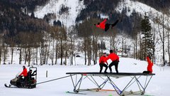 Dunking Devils in Danfoss skupaj ustvarili prvi trampolin na smučeh