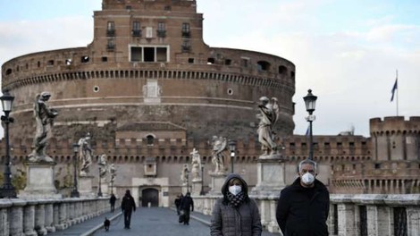 Italija zaostruje ukrepe, Kampanija znova rdeča