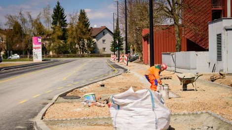 Obnova ljubljanske Kajuhove ulice obsežnejša od prvotnih načrtov, težave z dostopom do Ikee