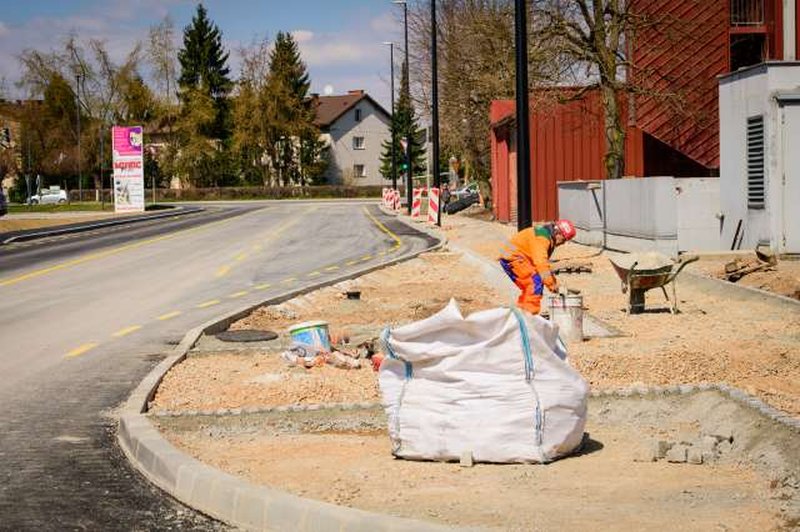 Obnova ljubljanske Kajuhove ulice obsežnejša od prvotnih načrtov, težave z dostopom do Ikee (foto: Nebojša Tejić/STA)