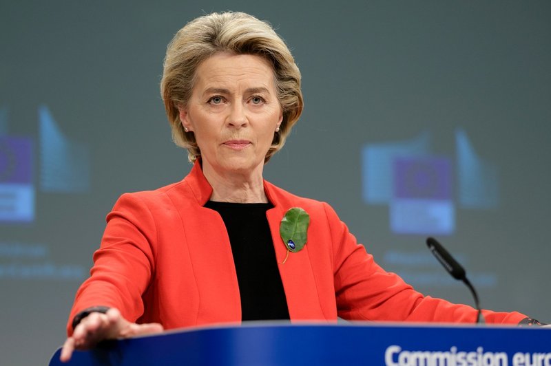 Ursula von der Leyen zažugala družbi AstraZeneca s prepovedjo izvoza (foto: profimedia)