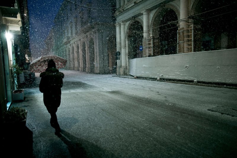 Jug Italije presenetil sneg, v belo odet celo vulkan Vezuv (foto: profimedia)