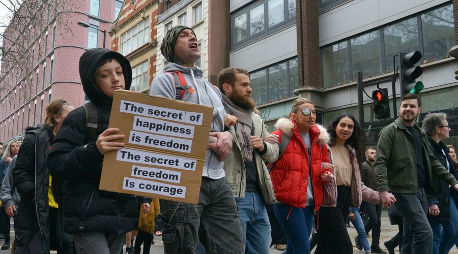 Na nemško policijo letijo kritike zaradi ravnanja proti protestnikom (foto: profimedia)