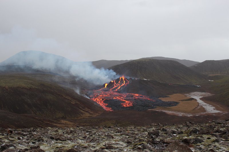 Izbruh vulkana na Islandiji privabil več tisoč radovednežev (foto: Icelandic Meteorological Office/Twitter)