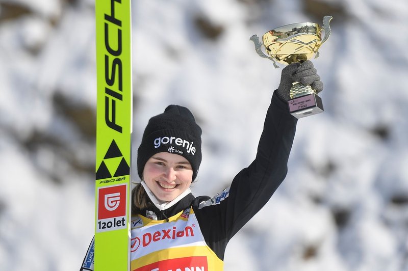 Sezona presežka za smučarske skakalke: Nika Križnar na finalu sezone napada veliki kristalni globus (foto: Profimedia)