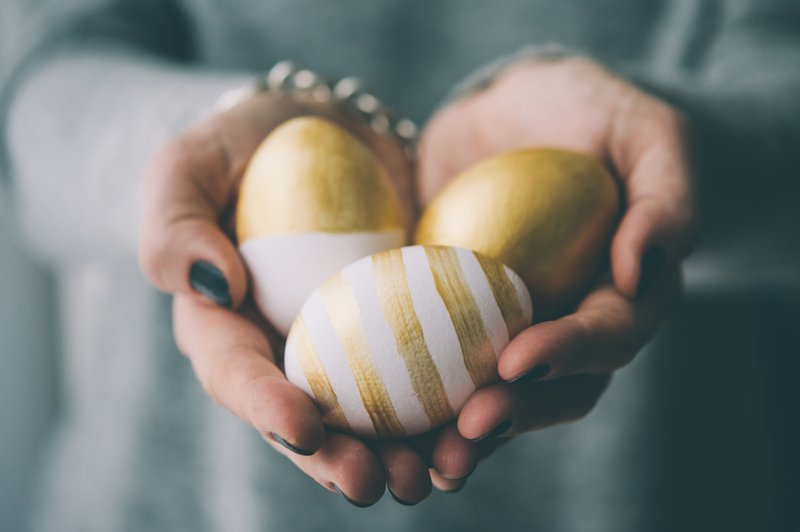 Škofje: Tradicionalne obiske na velikonočni ponedeljek naj tokrat nadomestijo telefonski klici (foto: Shutterstock)