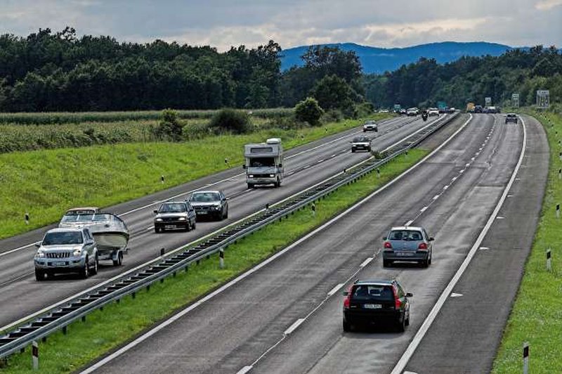 Na Hrvaškem načrtujejo dodatne omejitve za voznike (foto: Hina/STA)