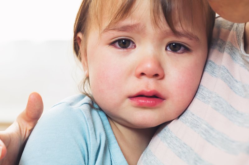 Duševne stiske otrok se kažeju tudi tako, da pri povratku v vrtec pri treh letih ponovno potrebujejo pleničko (foto: Shutterstock)