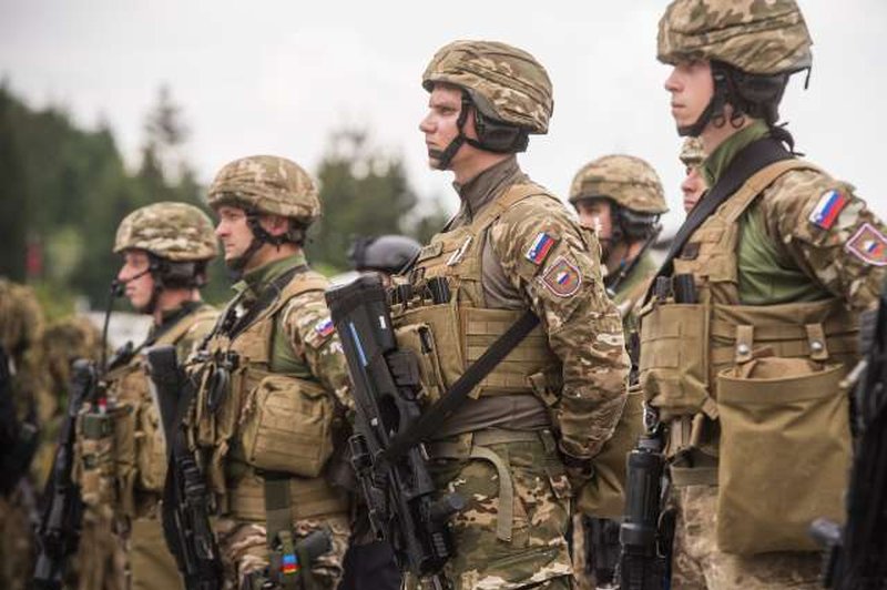 Zakaj bi vojska želela strašiti begunske otroke iz Ukrajine? (foto: Bor Slana/STA)