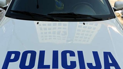 Na Celjskem 25-letni voznik poskušal povoziti policistko